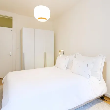 Luxury Flat Next To Train Station